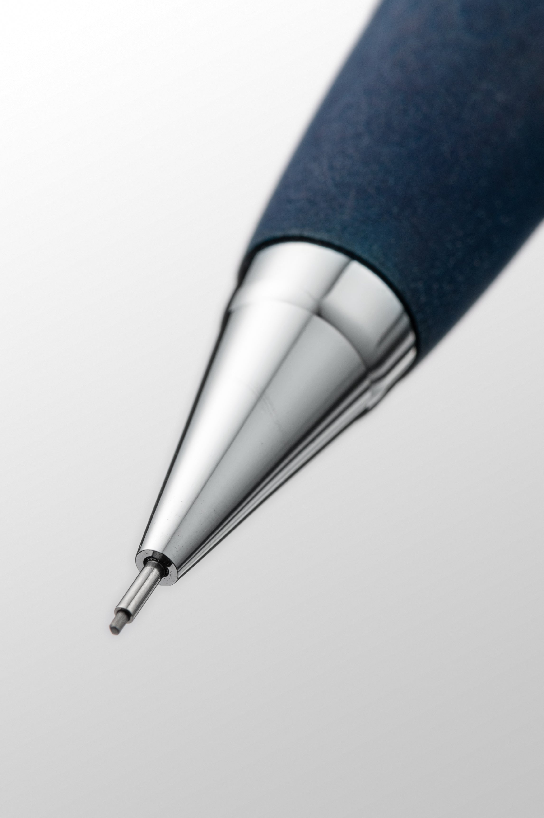 天然藍染め木軸ペン 藍重（あいがさね） 珈琲 ペンシル（趣味文オリジナル）【4月20日頃出荷】