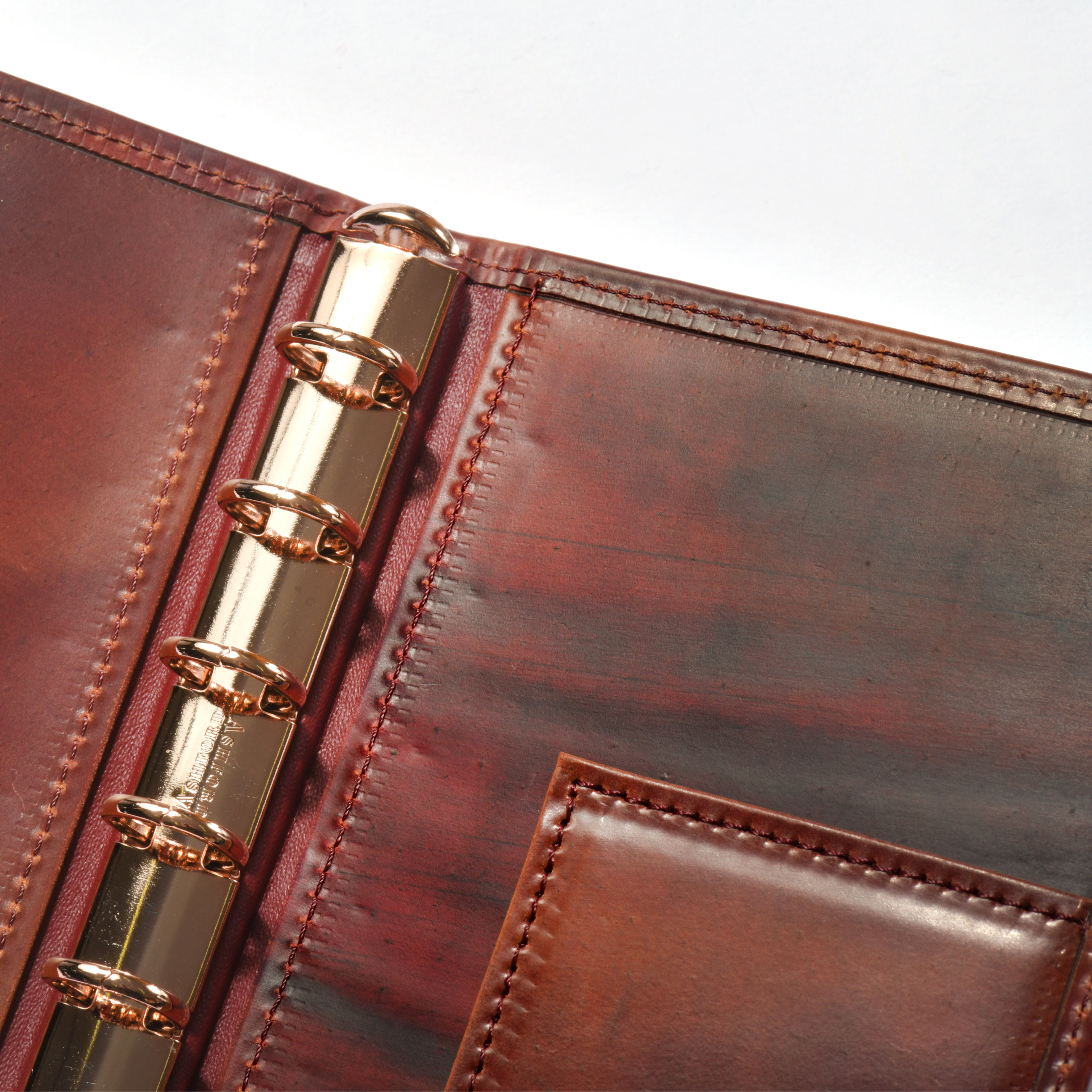 バーガンディ マーブルコードバン システム手帳|文房具の専門誌「趣味 バーガンディ マーブルコードバン システム手帳|文房具の専門誌「趣味