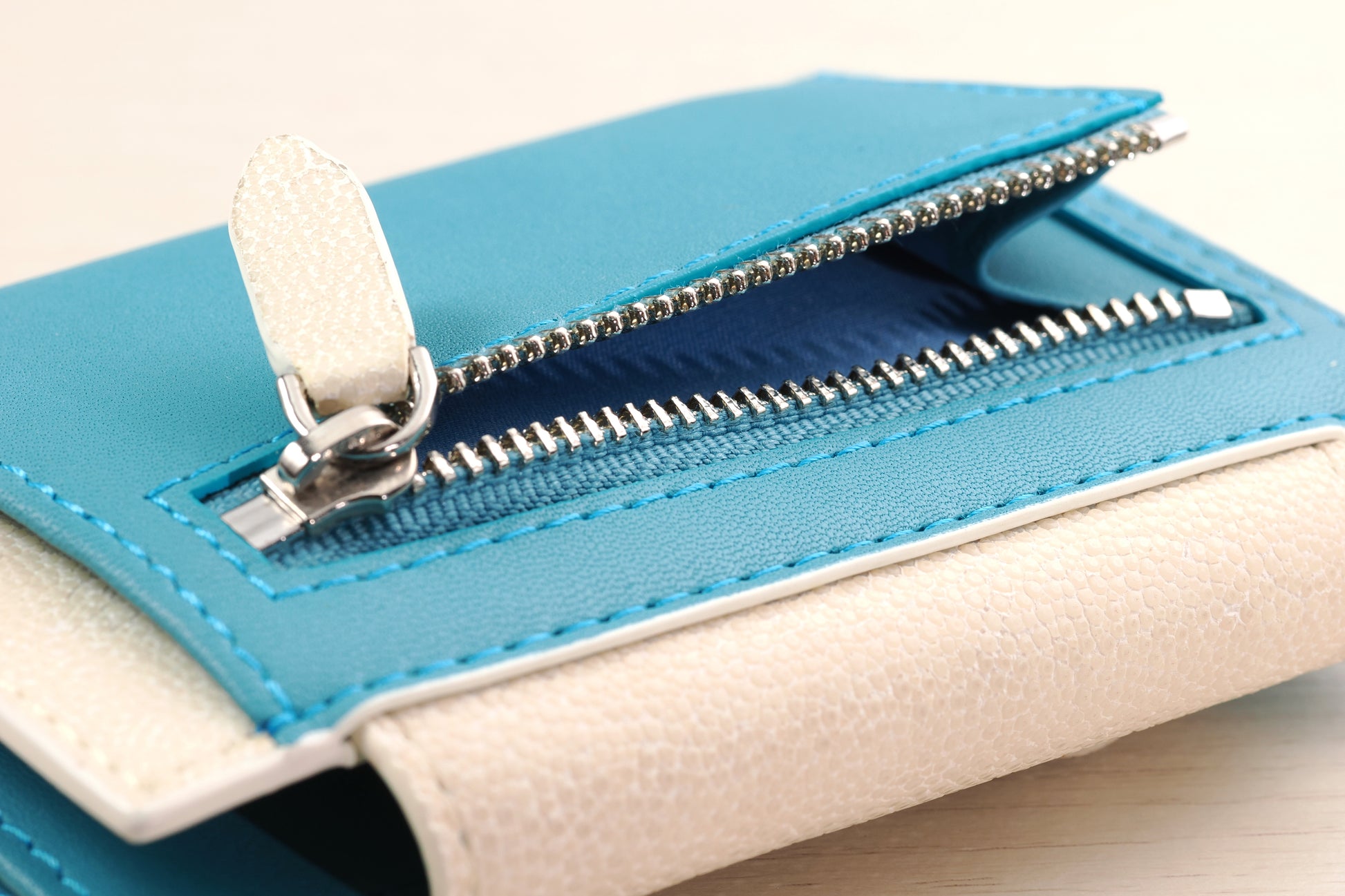 システム手帳 ノア マイクロ5 φ11mm 趣味文オリジナルカラー（趣味文オリジナル）｜文房具の専門誌「趣味の文具箱」公式オンラインショップ –  趣味文CLUB｜雑誌「趣味の文具箱」公式オンラインショップ